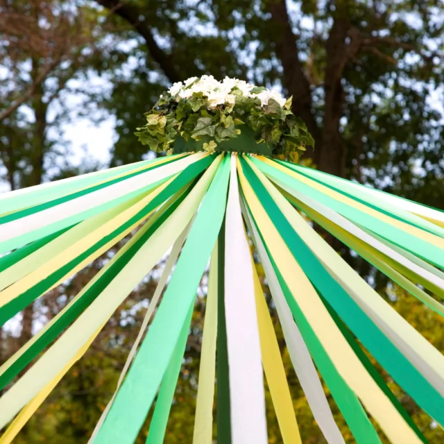 🌸 It's May Day! 🌸

Across the world, people will be dancing around the maypole, crowning a May Queen, and planting flowers. May Day is a beautiful way to celebrate renewal, kindness, and the arrival of warmer days.
#MayDay #SpringCelebration #MayBaskets #MaypoleDance #WelcomeSpring